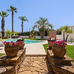 Posh With Pool & Jacuzzi Villa *