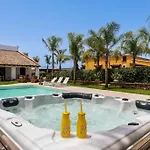 Posh With Pool & Jacuzzi Balestrate